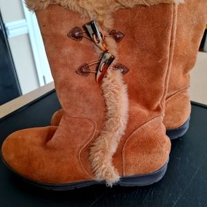 COPY - Tan Suede Boots w/fur on the inside. By White Mountain